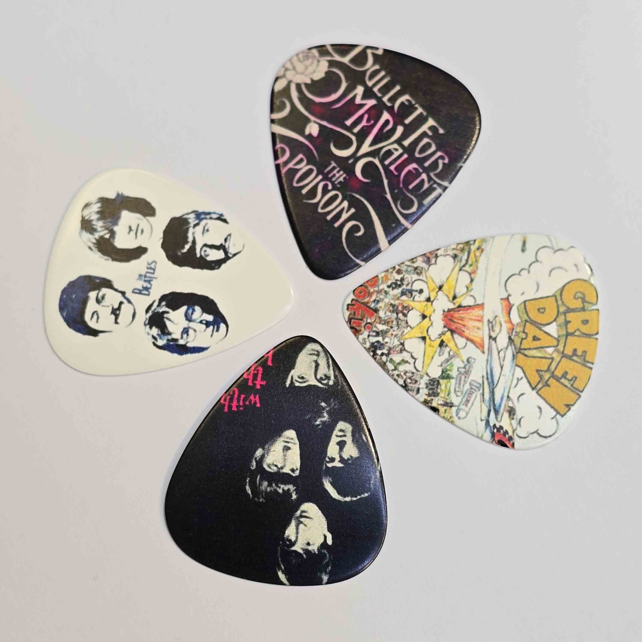 پیک گیتار چهارتایی B